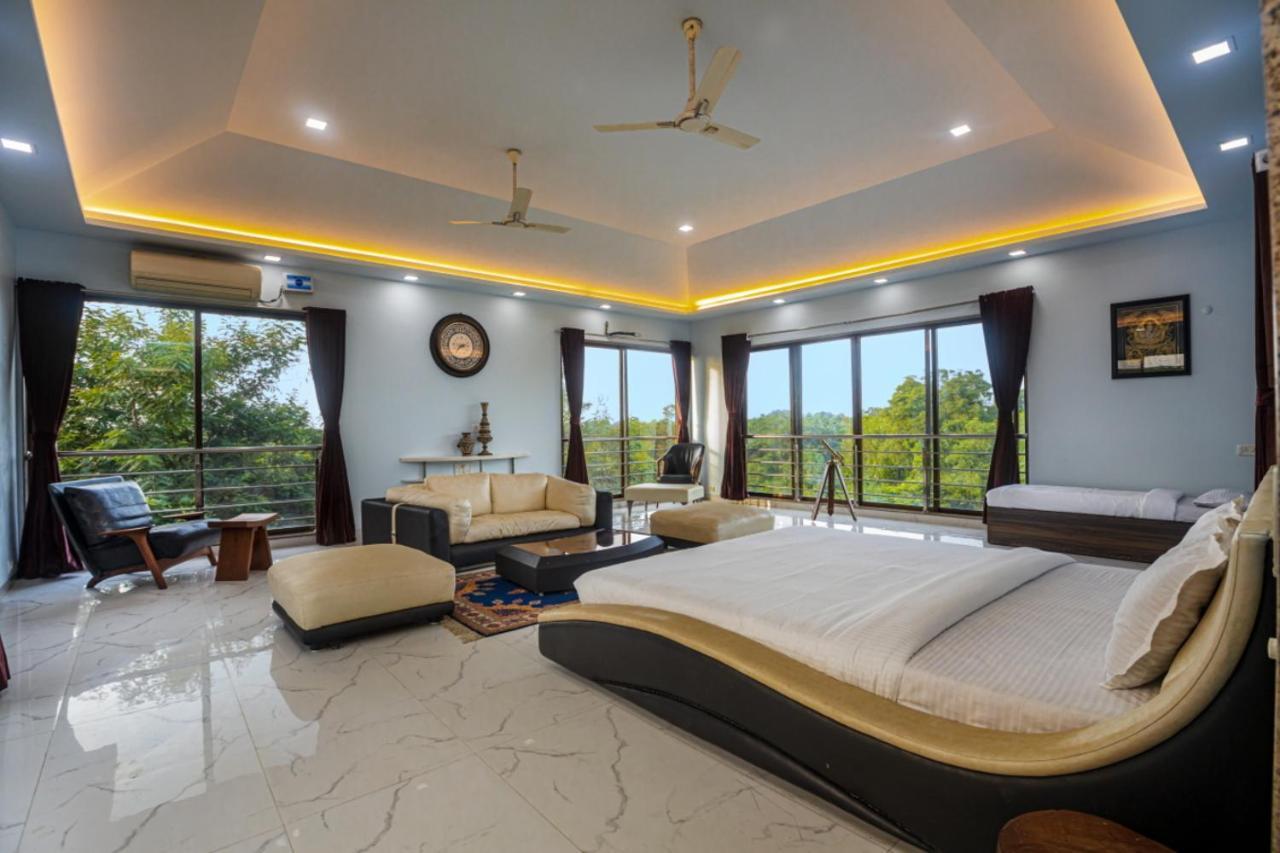 Saffronstays Aura, Alibaug - Luxury Pool Villa With A Game Room And Spacious Lawn Алібаґ Екстер'єр фото