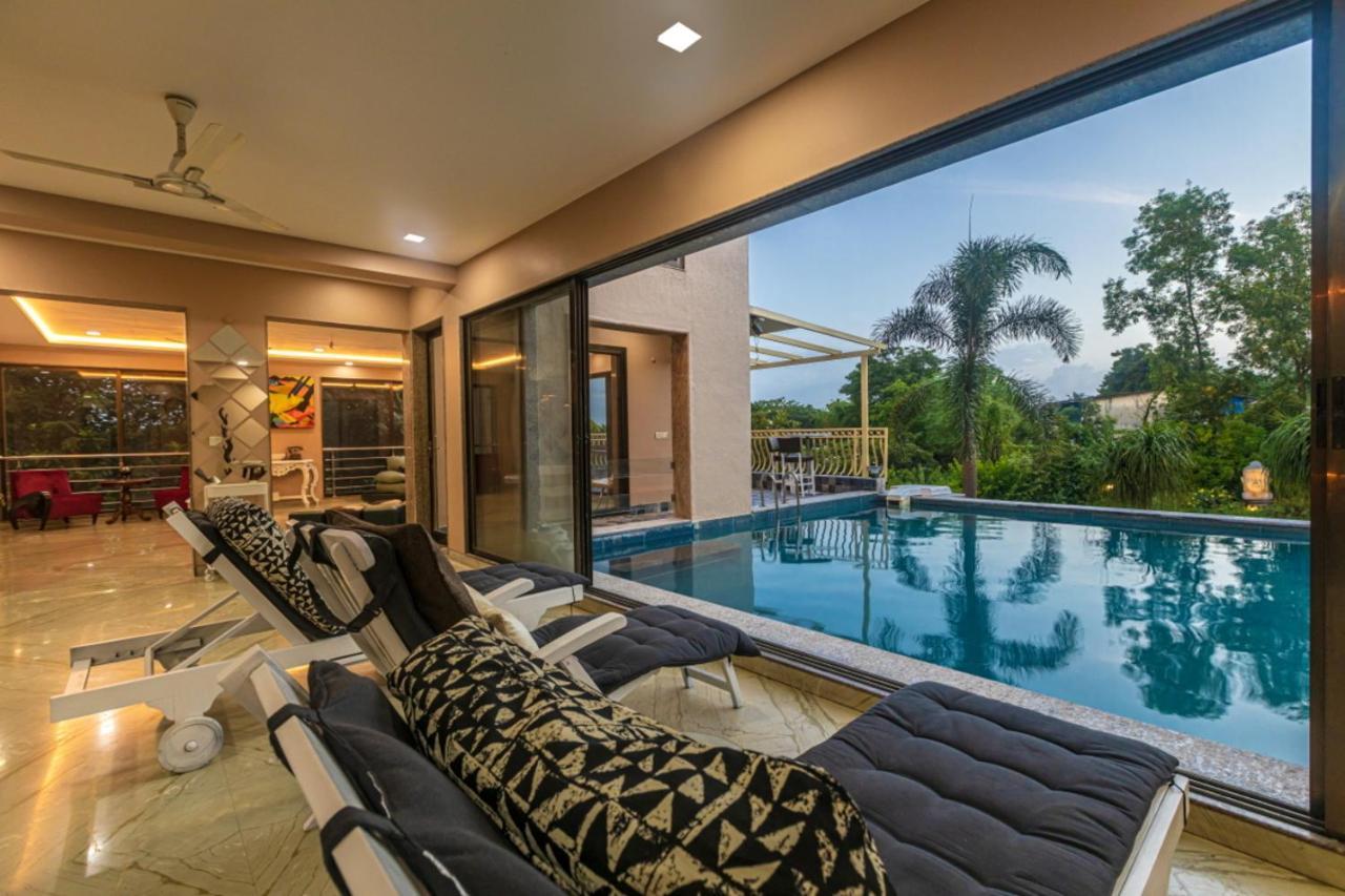Saffronstays Aura, Alibaug - Luxury Pool Villa With A Game Room And Spacious Lawn Алібаґ Екстер'єр фото