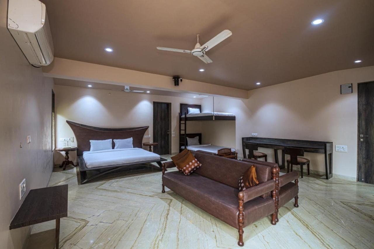 Saffronstays Aura, Alibaug - Luxury Pool Villa With A Game Room And Spacious Lawn Алібаґ Екстер'єр фото